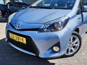 Toyota Yaris (2013) thumbnail 2