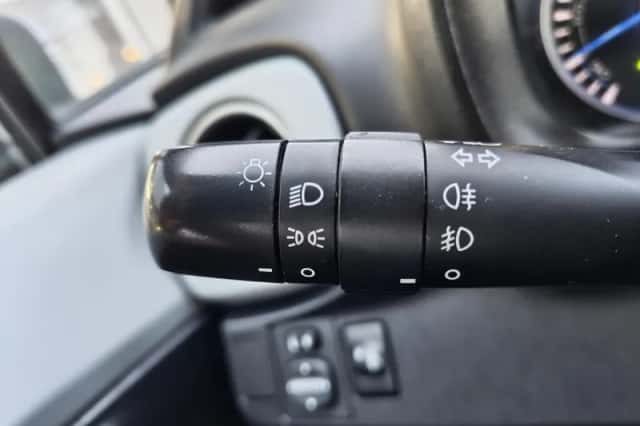 Toyota Yaris (2013) thumbnail 11