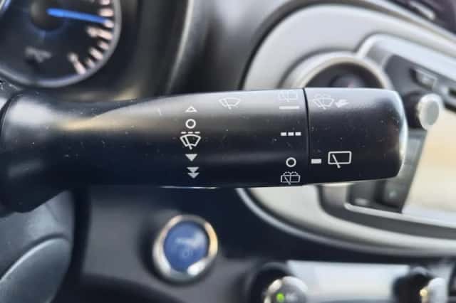 Toyota Yaris (2013) thumbnail 12