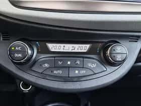 Toyota Yaris (2013) thumbnail 16
