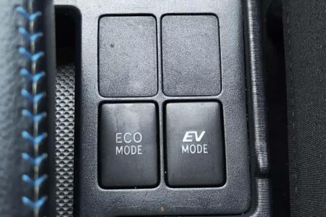 Toyota Yaris (2013) thumbnail 18