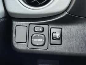 Toyota Yaris (2013) thumbnail 20
