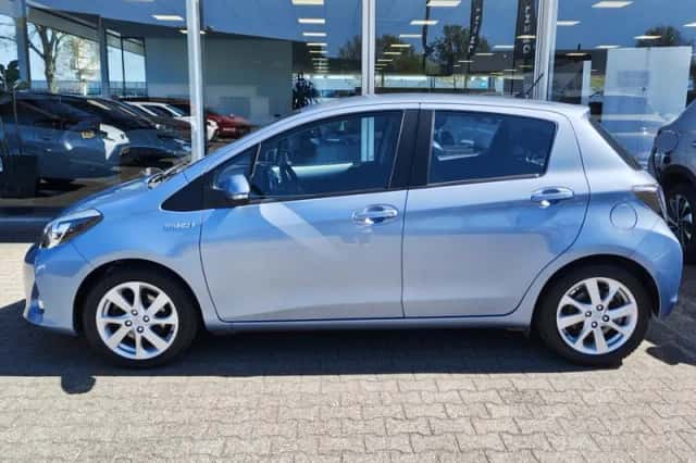 Toyota Yaris (2013) thumbnail 3