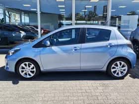 Toyota Yaris (2013) thumbnail 3