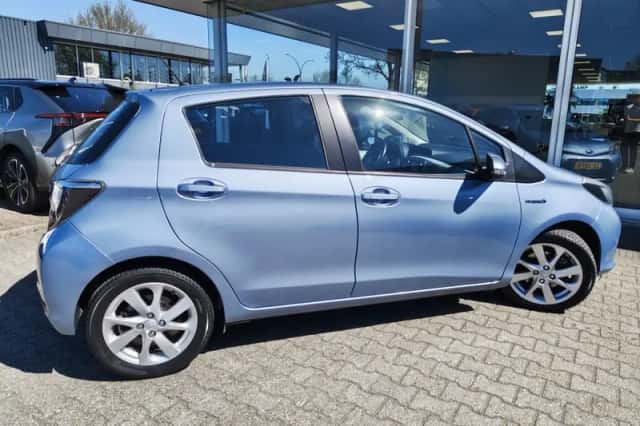 Toyota Yaris (2013) thumbnail 5