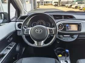 Toyota Yaris (2013) thumbnail 8