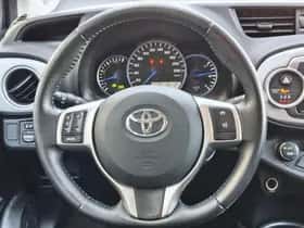 Toyota Yaris (2013) thumbnail 9