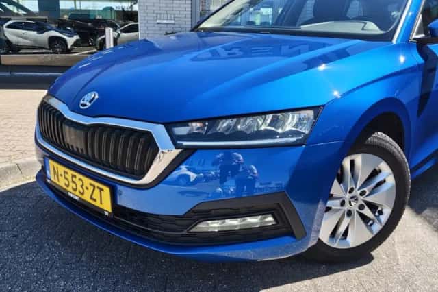 Škoda Octavia (2022) thumbnail 2