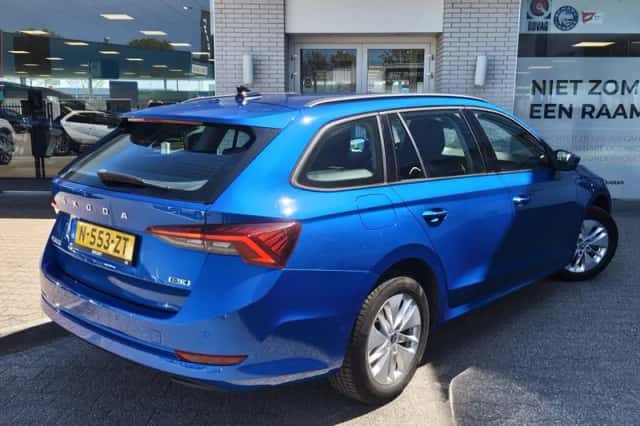 Škoda Octavia (2022) thumbnail 4