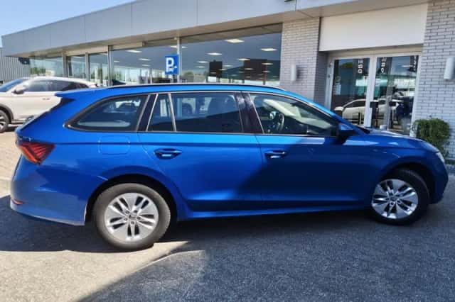 Škoda Octavia (2022) thumbnail 5