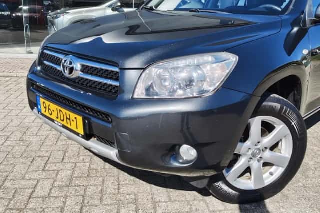 Toyota RAV4 (2009) thumbnail 2