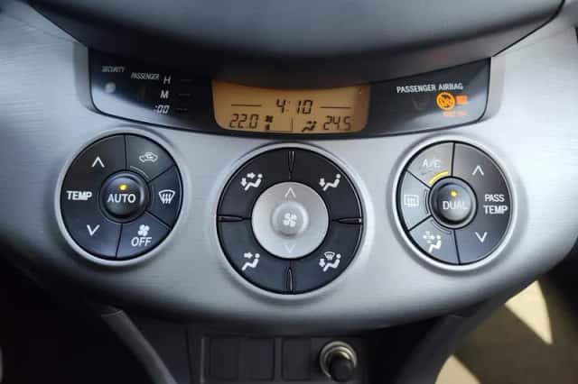 Toyota RAV4 (2009) thumbnail 18