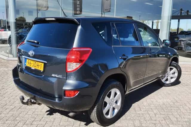 Toyota RAV4 (2009) thumbnail 4