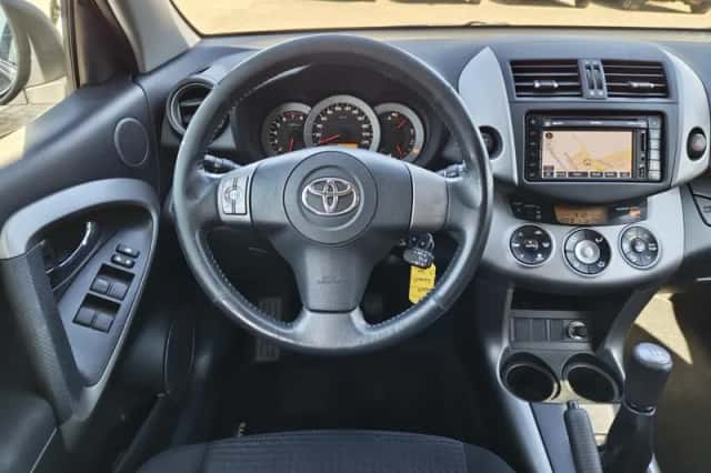 Toyota RAV4 (2009) thumbnail 9