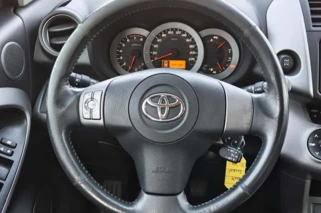 Toyota RAV4 (2009) thumbnail 10
