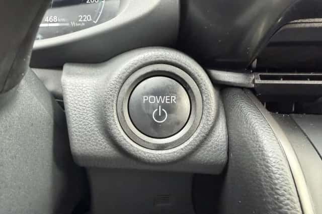 Toyota C-HR (2025) thumbnail 15