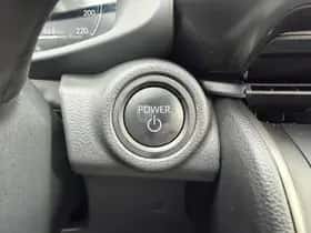 Toyota C-HR (2025) thumbnail 15