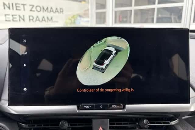 Toyota C-HR (2025) thumbnail 17