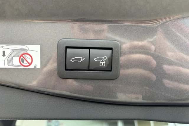 Toyota C-HR (2025) thumbnail 36