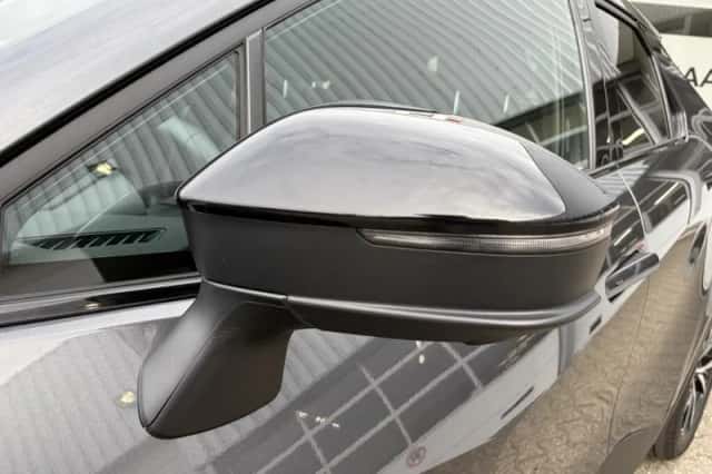 Toyota C-HR (2025) thumbnail 39