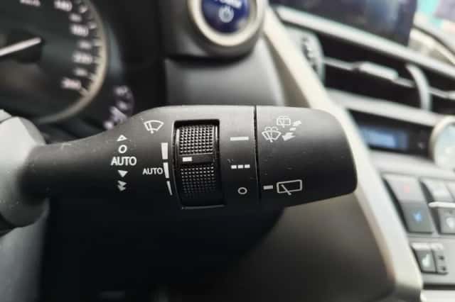 Lexus NX (2015) thumbnail 14