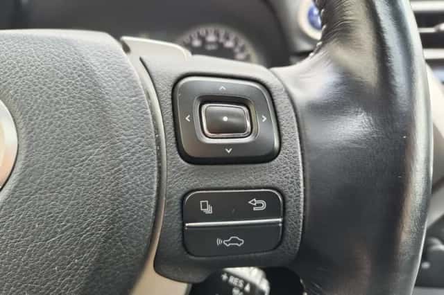 Lexus NX (2015) thumbnail 16