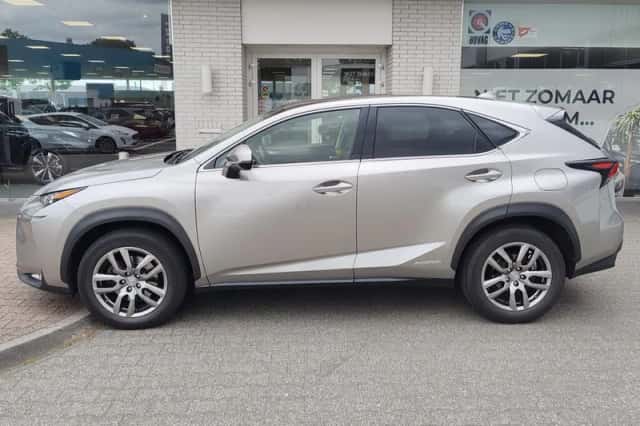 Lexus NX (2015) thumbnail 3