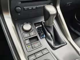Lexus NX (2015) thumbnail 23