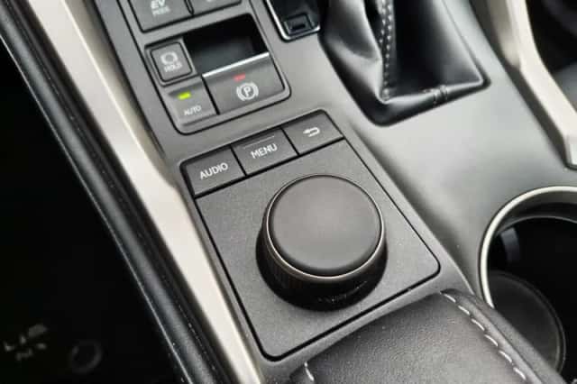 Lexus NX (2015) thumbnail 24