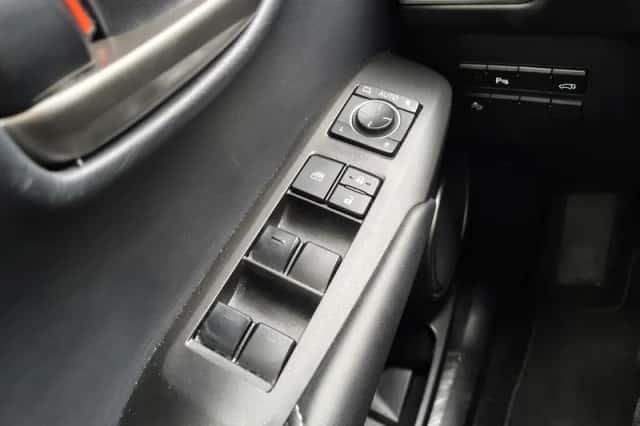 Lexus NX (2015) thumbnail 26