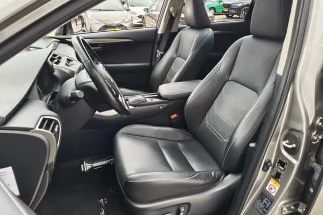 Lexus NX (2015) thumbnail 31