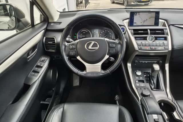 Lexus NX (2015) thumbnail 10