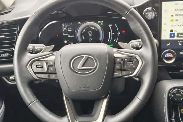 Lexus NX (2025) thumbnail 11