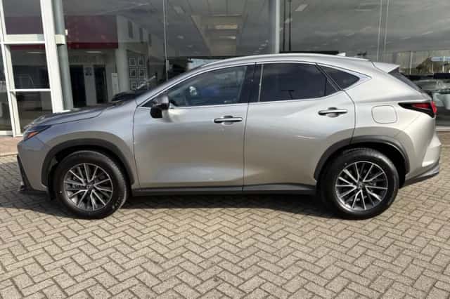Lexus NX (2025) thumbnail 3