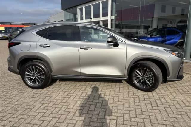 Lexus NX (2025) thumbnail 5