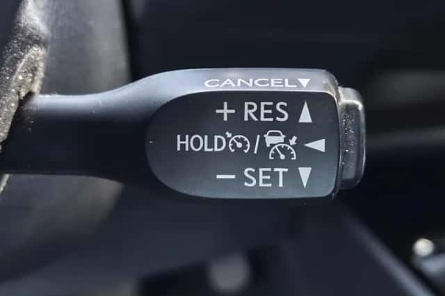 Toyota C-HR (2020) thumbnail 16