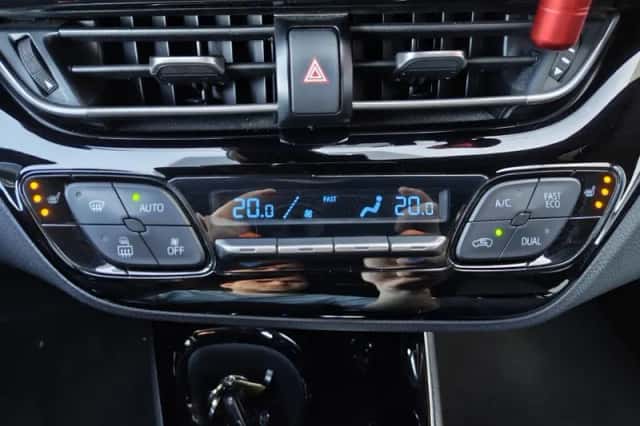 Toyota C-HR (2020) thumbnail 21