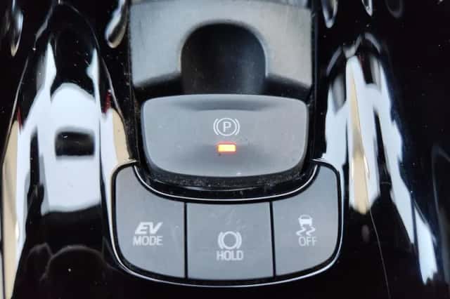 Toyota C-HR (2020) thumbnail 24