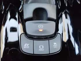 Toyota C-HR (2020) thumbnail 24