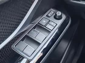 Toyota C-HR (2020) thumbnail 25