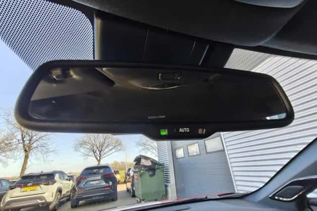 Toyota C-HR (2020) thumbnail 27