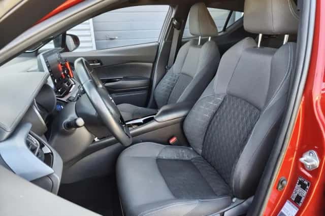 Toyota C-HR (2020) thumbnail 31
