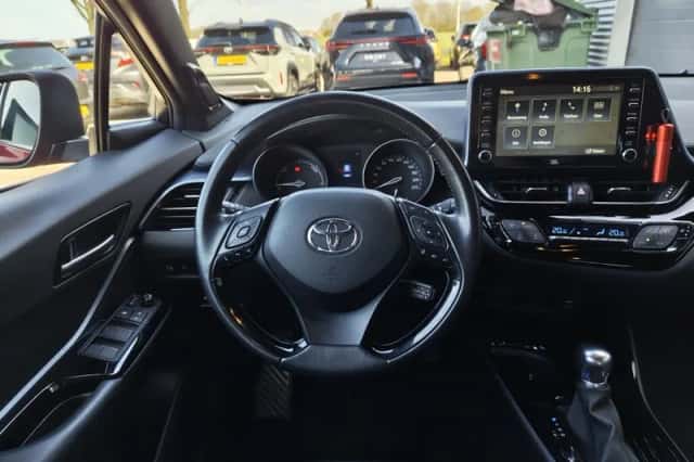 Toyota C-HR (2020) thumbnail 9