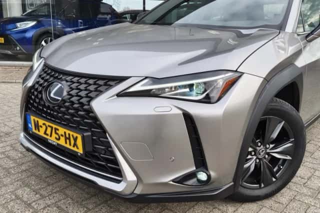 Lexus UX (2020) thumbnail 2