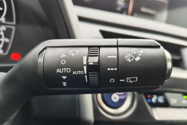 Lexus UX (2020) thumbnail 12