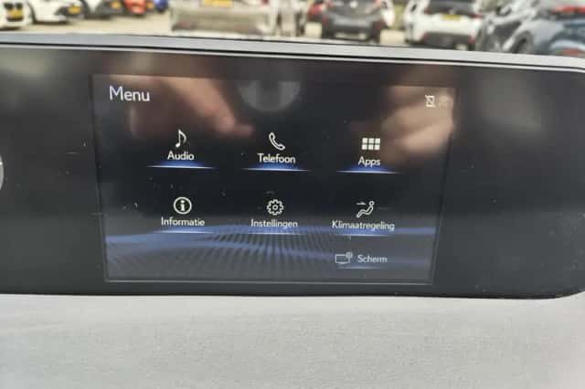 Lexus UX (2020) thumbnail 15