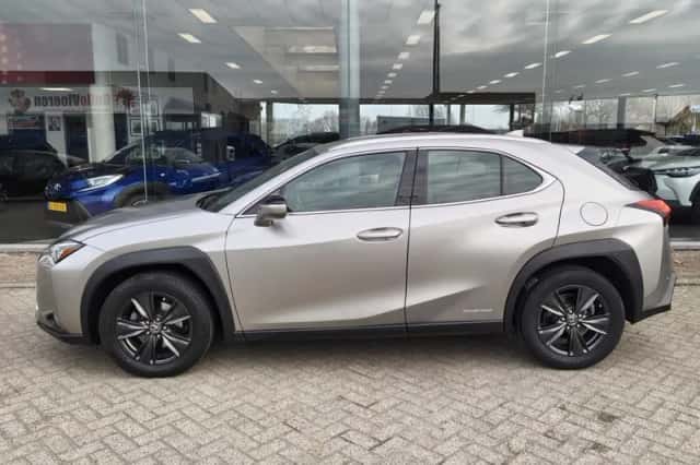 Lexus UX (2020) thumbnail 3