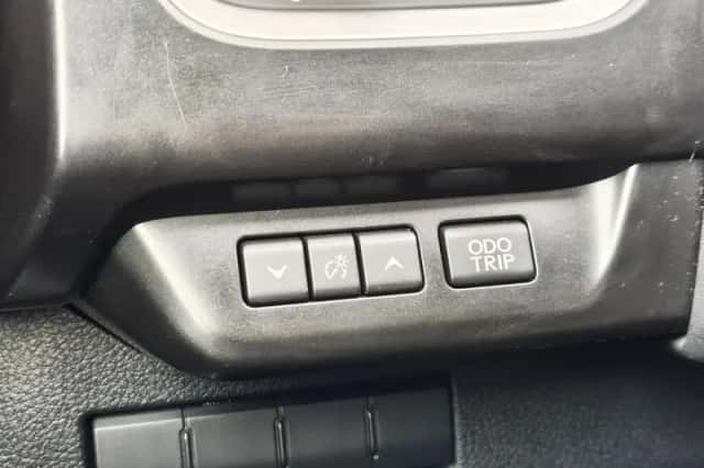 Lexus UX (2020) thumbnail 25