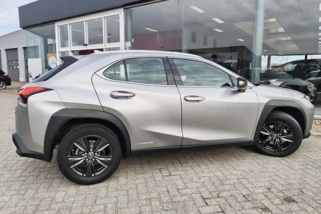 Lexus UX (2020) thumbnail 4