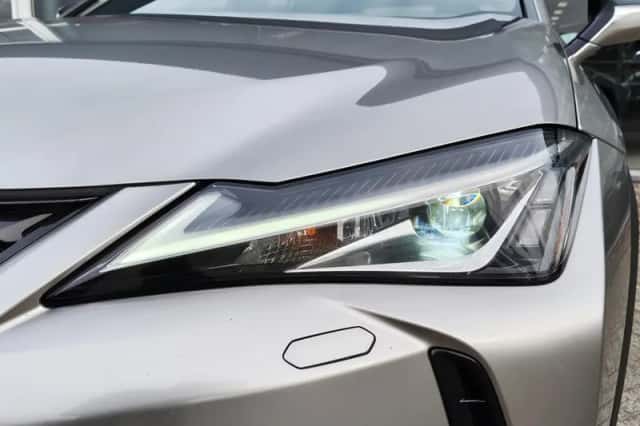 Lexus UX (2020) thumbnail 35